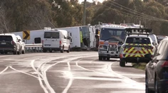 Pri nehode školského autobusu v Austrálii zahynulo dieťa, zranených je 11 ľudí