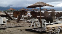 Zatopené ulice, zničené pláže. Slováci dovolenkujú na Chalkidiki v gumákoch