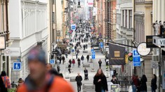 Švédsko prvýkrát od začiatku pandémie odporučí nosenie rúšok