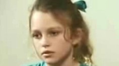 Zo šedej myšky je nádherná žena. Spoznávate slávnu herečku?