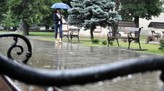 V niektorých regiónoch vymeníme slnečné okuliare za dáždniky, hrozia aj búrky