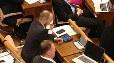 Hrozí, že hygiena zatvorí parlament?