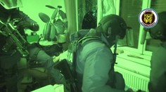 Takto zasahovalo policajné komando v Kolárove. Nechýbali ostreľovači, psovodi aj medici