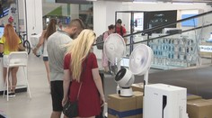 Extrémne horúčavy vyprázdnili regály s klimatizáciou. V niektorých obchodoch už zostali iba tie, ktoré sú vystavené