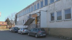 V okresnom meste zrušili bezbariérovú poštu. Seniori aj vozíčkari musia vybavovať veci na ulici