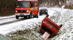 Nehoda pri Vínnom. Môže za to neposypaná cesta!