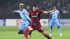 EKL: Vyše dvadsať minút nadstaveného času. Zápas Slavie Prahy v Rumunsku prerušil kolaps fanúšika