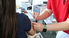 Európska komisia schválila očkovanie novou vakcínou Pfizer zameranou na omikron