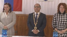 Závidieť mu môžu aj primátori. Staronový starosta obce s najväčšou rómskou osadou má kráľovský plat