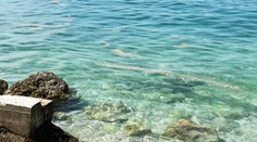 VIDEO: Turisti zúria. More v preslávenom chorvátskom letovisku zaplavili výkaly