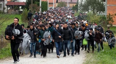 V ubytovniach pre migrantov to naďalej iskrí. Nemecko hlási ranených