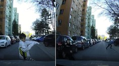 VIDEO: Kto najneskôr prebehne popred idúce auto. Skupinka detí v Bratislave má zrejme nebezpečnú zábavku