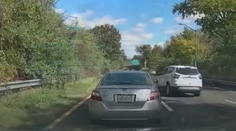 VIDEO: Muž nafingoval autonehodu, no prerátal sa. Zábery bavia internet