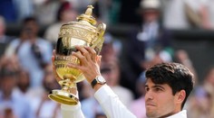 Španiel Carlos Alcaraz nedal šancu Djokovičovi a obhájil titul na Wimbledone