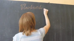Vyššie platy učiteľov si vyžadujú škrty: Regionálne príplatky a supervízori sú ohrození