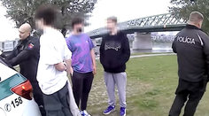 Voľný deň si krátili vandalizmom. Mestská polícia pristihla skupinu maloletých pri sprejovaní mosta
