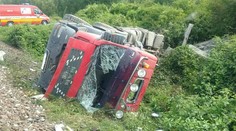 V Zemianskych Kostoľanoch sa zrazil vlak s nákladiakom, v nemocnici skončili dvaja ľudia