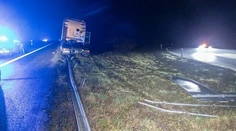 Nekontrolovateľná jazda vodiča kamiónu: Zanechal na nemeckej diaľnici 30-kilometrovú spúšť