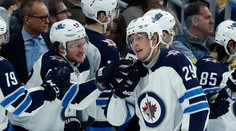 Tatarov gól prehre Montrealu nezabránil, Laine sa blysol piatimi gólmi