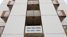 Kotlebovci prišli protestovať do Gabčíkova proti utečencom, do obce ich nepustili