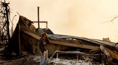 Apokalypsa v meste anjelov. Ľudí vyháňajú z domov lietajúce iskry