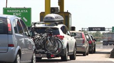 Dovolenkárov čaká cez víkend na cestách peklo. Poradíme vám, ako sa vyhnúť kolónam