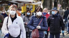 Omikron verzus bežná chrípka: Briti ich začínajú prirovnávať, Slováci sa musia mať na veľkom pozore