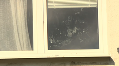 Malí súrodenci vypadli z okna. Stretli sme sa s ich matkou