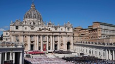 Na pohreb pápeža Františka sa podľa odhadov prišlo pozrieť najmenej 400-tisíc ľudí