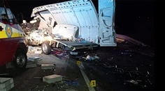 Tragická nehoda pri obci Dunajov. Pri zrážke kamióna s dodávkou prišli o život dvaja ľudia