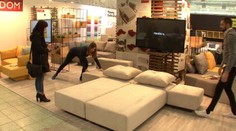 Gauč pre každú náladu či krb ovládaný telefónom. Nábytkári vytiahli v Nitre svoje tromfy