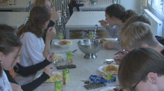 Žiaci v školských jedálňach prestali jesť polievky, končia v kanáli