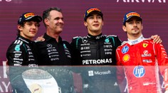 Lewis Hamilton si novinky v F1 zamiloval, šéf Mercedesu očakáva tuhý boj, no je optimistický