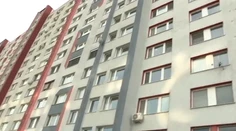 V byte v Bratislave našli muža s bodnými zraneniami, záchranári ho previezli do nemocnice