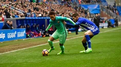 Barcelona dala Alaves "kanára", Real má pred majstrom bodový náskok