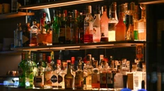 Konzumácia alkoholu od pandémie až tak neklesla. Ľudia ho naďalej pijú vo veľkom