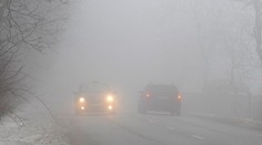 Cestári varujú pred hmlou. Výstraha platí pre tieto lokality