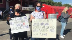 Opatrovateľkám došla trpezlivosť, obsadili hraničný priechod. Hlavný hygienik sľubuje zmeny