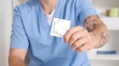 Ceny prezervatívov sa zvýšia. Pre vojnu v Iráne chýbajú dodávateľovi suroviny