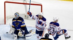 Sekera mal veľký podiel na víťaznom góle Edmontonu, v Caroline sa nehralo