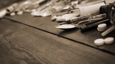 Na smrteľné predávkovanie stačí mikroskopické množstvo. Európu straší nová droga, silnejšia než fentanyl