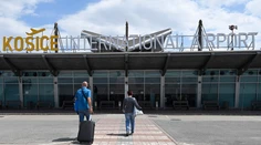Slovensko zruší plošný zákaz letov. Cestujúci budú musieť vyplniť formulár odkiaľ prišli