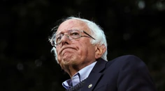 Senátor Bernie Sanders, ktorý sa chce uchádzať v roku 2020 o úrad prezidenta, utrpel infarkt