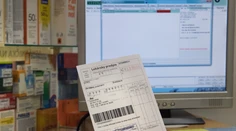 Opozícia kritizuje vládu, že nerieši problémy s e-receptami