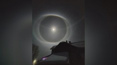 Na nočnej oblohe sa objavil tajomný úkaz. Niektorých vystrašil, u iných vyvolal špekulácie