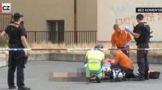 Muž vraždil v Prahe za bieleho dňa na autobusovej zastávke