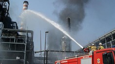 Chemičkou pri Litvínove otriasol výbuch, zranili sa štyria ľudia