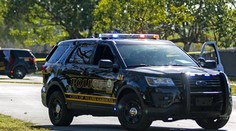 Tragická nehoda v USA. Mikrobus sa zrazil s nákladiakom, o život prišlo šesť ľudí