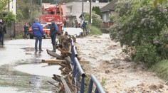 Spustošené Rudno nad Hronom. Búrlivá voda brala všetko, čo jej prišlo do cesty. Ľudí aj autá