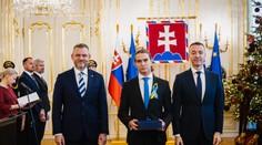 Prezident Pellegrini oceňoval úspešných študentov, jeden z nich mu odmietol podať ruku